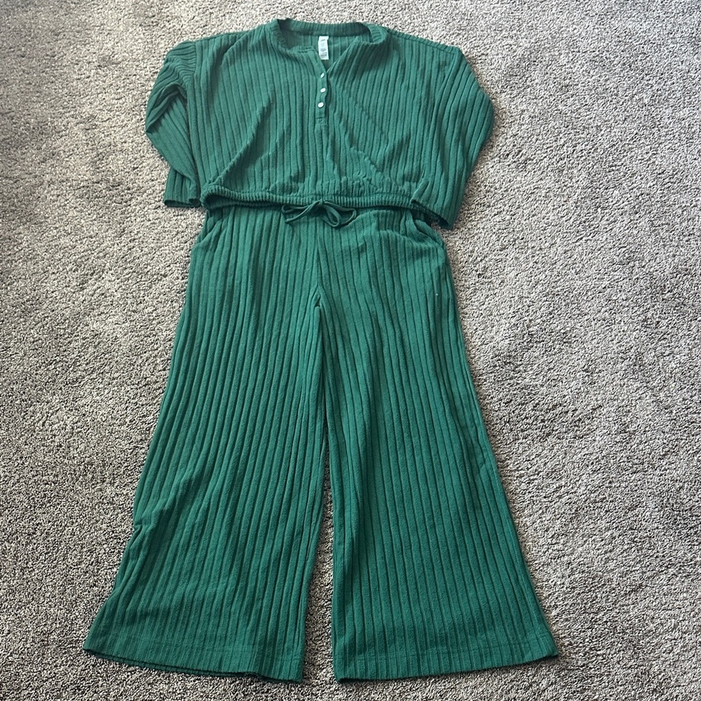 Lou & Grey Ribbed Knit Two-Piece Set in Forest Green